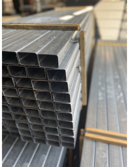 Słupek 60x40x1,2 H 2400 ocynk+kolor zielony RAL 6005+kapturek Siatmet - 3